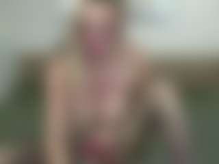 Live cam show with BonnieBotox - Blonde Hair on Uber Horny