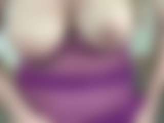 BonnieBotox MILF webcam performer live streaming