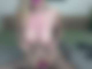 Live cam show with BonnieBotox - Granny MILF on Mixed Magazine Live