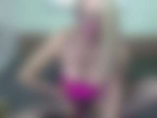 Live cam show with BonnieBotox - Granny on infinitiblacc.com