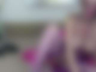 Live cam show with BonnieBotox - Blonde Hair on Latina Girls