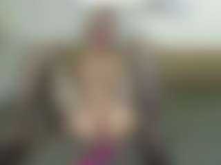 Live cam show with BonnieBotox - Granny on Free Soda