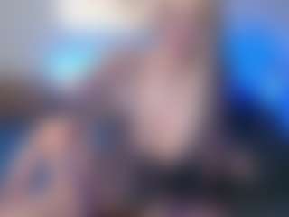 Live cam show with BonnieBotox - Granny on Camsoda