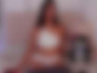 Live-Cam-Show mit Nia-Benson - Drinking auf Camsoda
