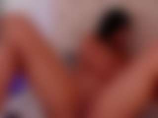 Live cam show with Nia-Benson - Petite on TottyGirls