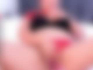 Live cam show with Alessia - Blonde Hair MILF on Hubzter Live