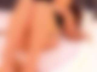 Live cam show with Alessia - Blonde Hair MILF on AdultVida.com