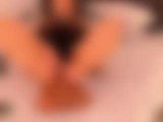 Alessia MILF webcam performer live streaming