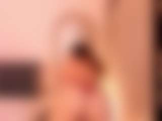Alessia MILF webcam performer live streaming