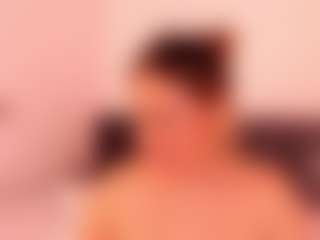 Live cam show with Alessia - Public Mature on Camsoda