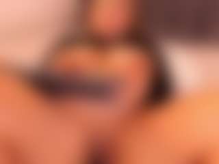 Live cam show with Alessia - Public MILF on Gym Cam Girls