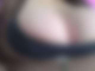 bigbittiesandfun's Live Sex Cam Show