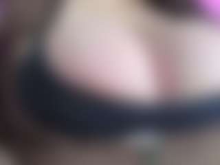 bigbittiesandfun's Live Sex Cam Show