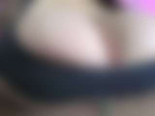 bigbittiesandfun's Live Sex Cam Show