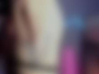 Live cam show with Saraa-fox - Athletic on Camming Site