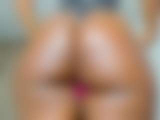 Live cam show with GENESISSANDOVAL - Bedroom Mature on AdultVida.com