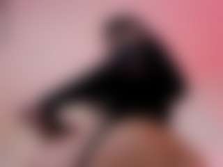 Live cam show with MiaShichell - Striptease on livesuperchat.net