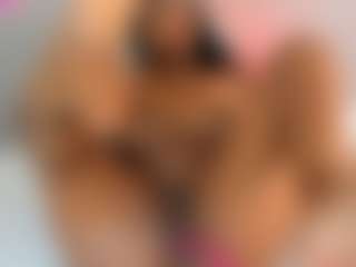 Live cam show with NATALIE-PARKER - Ebony Shaved Pussy on Camsoda