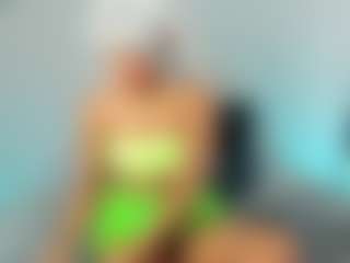 Live cam show with NATALIE-PARKER - Black Petite on Gym Cam Girls