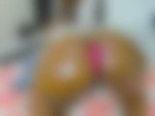 Live cam show with Cutie-bootie - Flashing on madthumbs