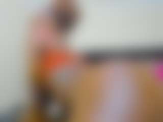 Live-Cam-Show mit Cutie-bootie - Spank Black auf Camsoda