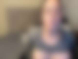 Live cam show with Salome - Brown Hair on TottyGirls