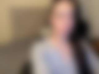 Live cam show with Salome - Shaved Pussy on 1on1-livenow