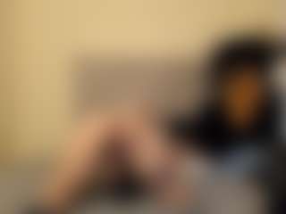 Live cam show with Salome - Spread on 1on1-livenow