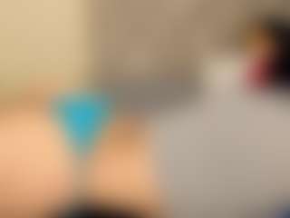 Live cam show with Salome - Brown Hair Teen (18+) on SpunkLive