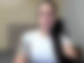 Live cam show with Salome - Squirt on Cam Slut