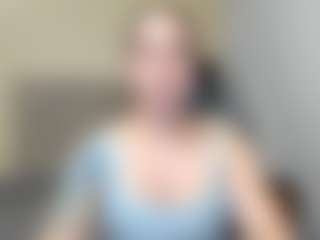 Live cam show with Salome - Brown Eyes Brown Hair on madthumbs