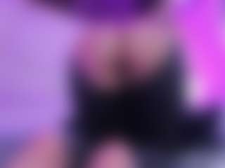 Live cam show with April-bowie - Athletic on AdultVida.com