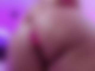 Live cam show with April-bowie - Skinny on Stripli.com