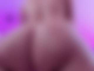 Live cam show with April-bowie - Middle Aged on TeamSkeetLive