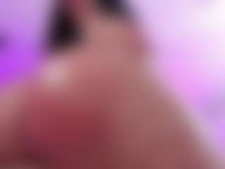 April-bowie MILF webcam performer live streaming