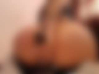 Live cam show with April-bowie - Spank on Hubzter Live
