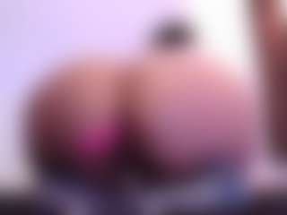 Live cam show with April-bowie - Curvy Middle Aged on SquirtSoMuch