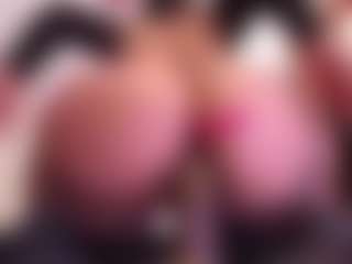 Live cam show with April-bowie - Skinny on CamClone