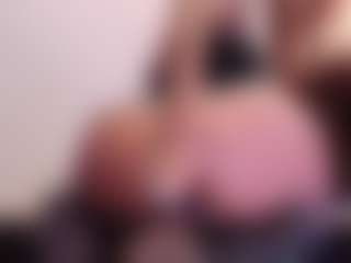 Live cam show with April-bowie - Bikini on sexytreat.net