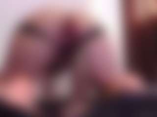 Live cam show with April-bowie - Spank on Camsoda