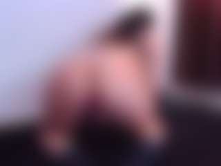 April-bowie MILF webcam performer live streaming