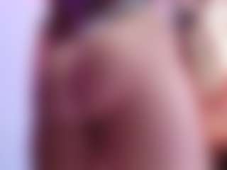 April-bowie MILF webcam performer live streaming