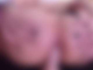 April-bowie MILF webcam performer live streaming
