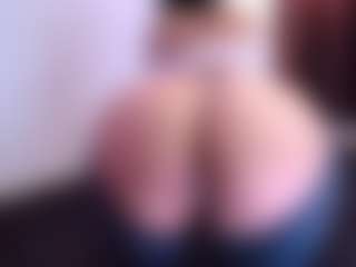 Live cam show with April-bowie - Brown Hair on https://playwithruby.com