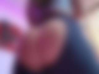 April-bowie MILF webcam performer live streaming