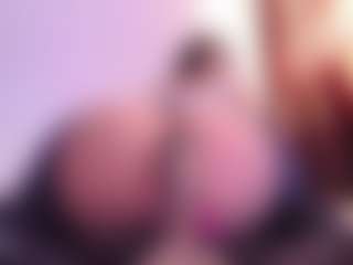 Live cam show with April-bowie - Athletic BBW on sexylive.show