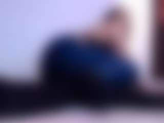Live cam show with April-bowie - Striptease MILF on xplaylive.com
