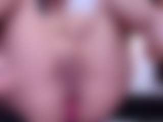 April-bowie MILF webcam performer live streaming