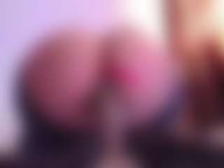 Live cam show with April-bowie - Curvy Middle Aged on CamwithHer
