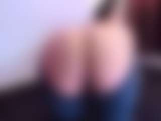 Live cam show with April-bowie - BBW on AdultVida.com